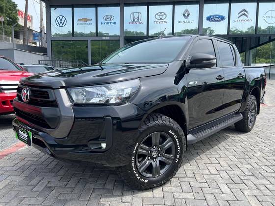 TOYOTA HILUX 2.8 D-4D TURBO DIESEL CD SR 4X4 AUTOMÁTICO